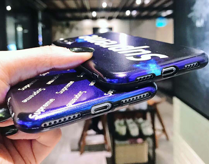 SupremeiPhoneX Plusケース