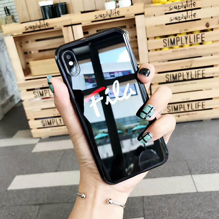 
FILA 黒白 iPhone8ケース