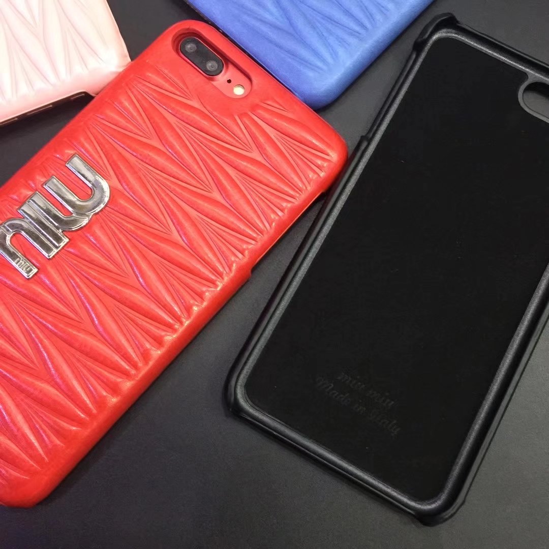 
ミュウミュウ Miu Miuブランド女性レディース iPhoneX/8Plus/7/7Plusケース多色展開
