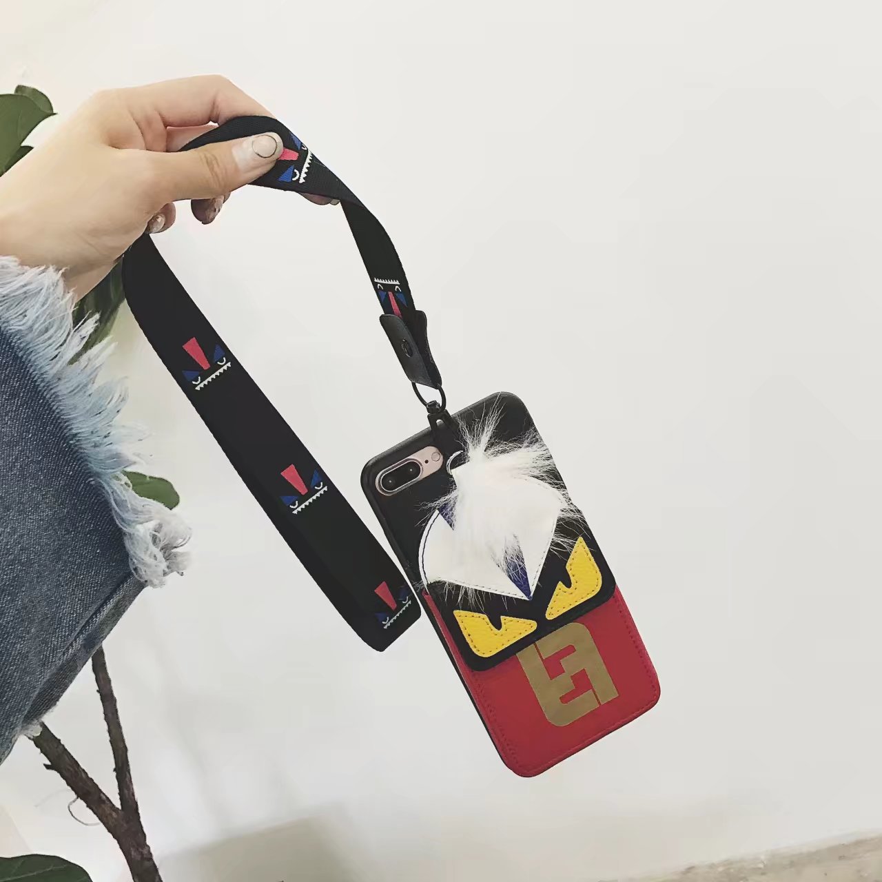 iPhoneXケース人気ネックストラップ付きフェンディFENDIアイフォン8携帯カバー怪獣モンスターiPhone7Plus/6s/7スマホジャケット
