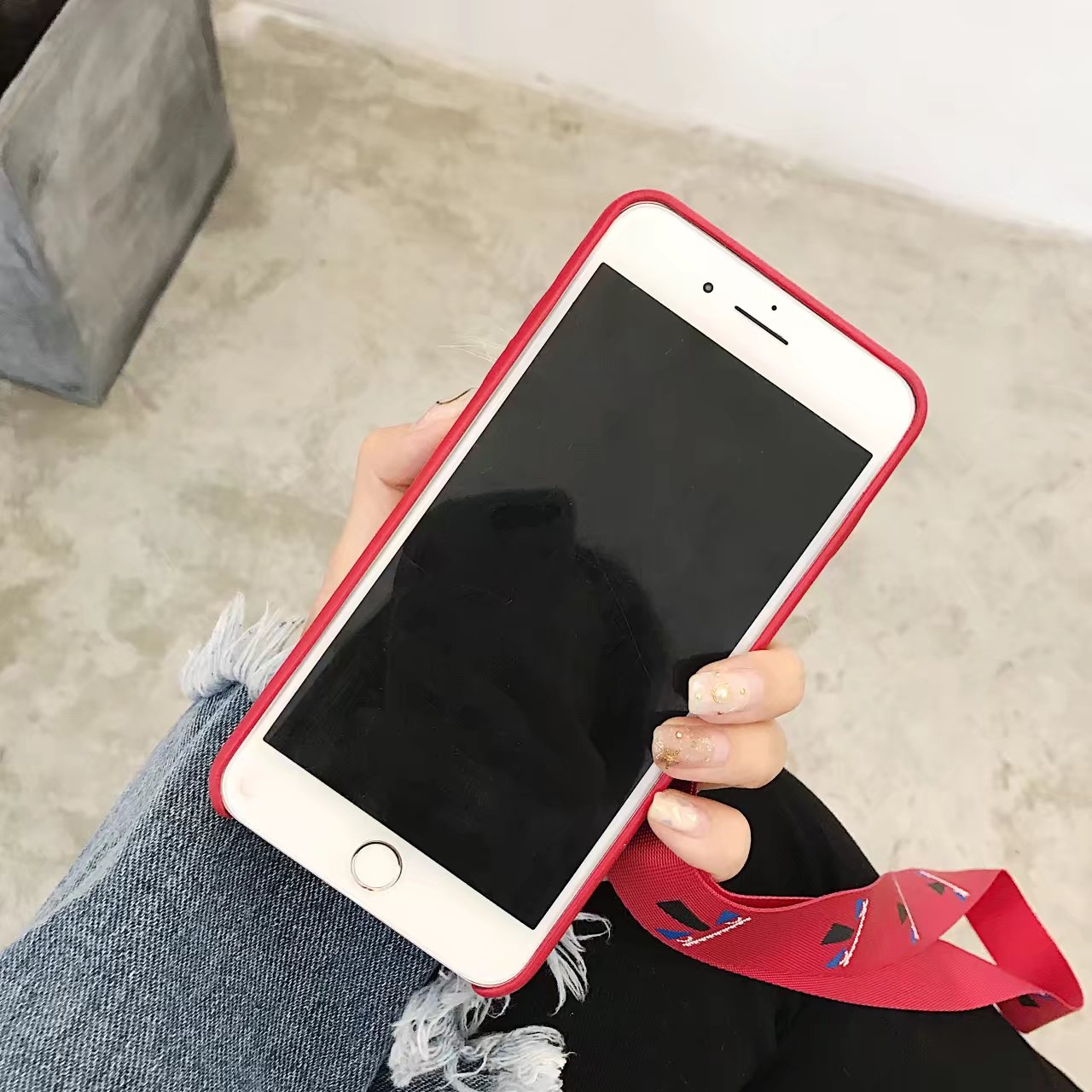 iPhoneXケース人気ネックストラップ付きフェンディFENDIアイフォン8PLUS/8携帯カバー怪獣iPhone7Plus/6s/7スマホジャケット
