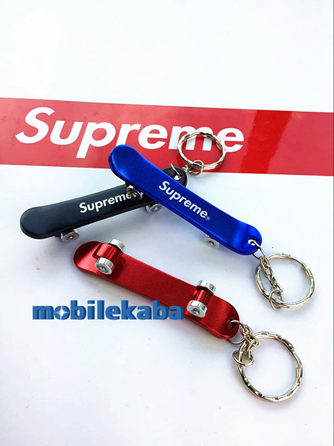 
ストラップ アクセサリー キーホルダー シュプリーム スケートボード 
